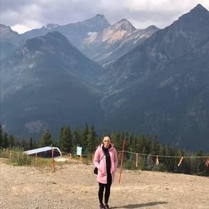 Meet your Posher, Laura